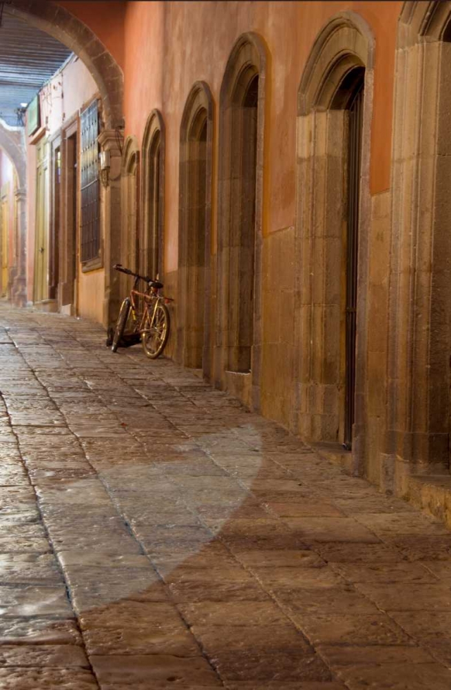 Mexico, Sidewalk with bicycle and archways